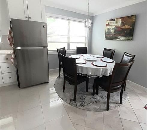 3rd image of 160 Westbury Cir #I