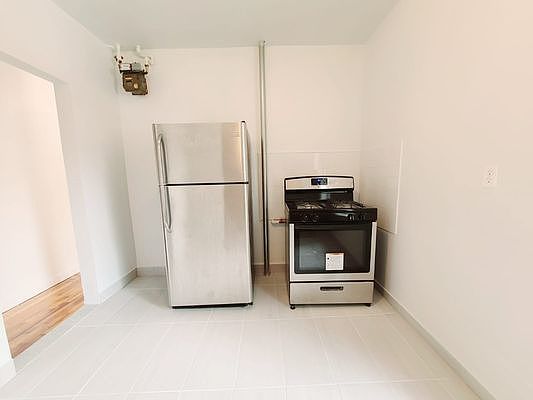 4th image of 1 E 213th St #B7