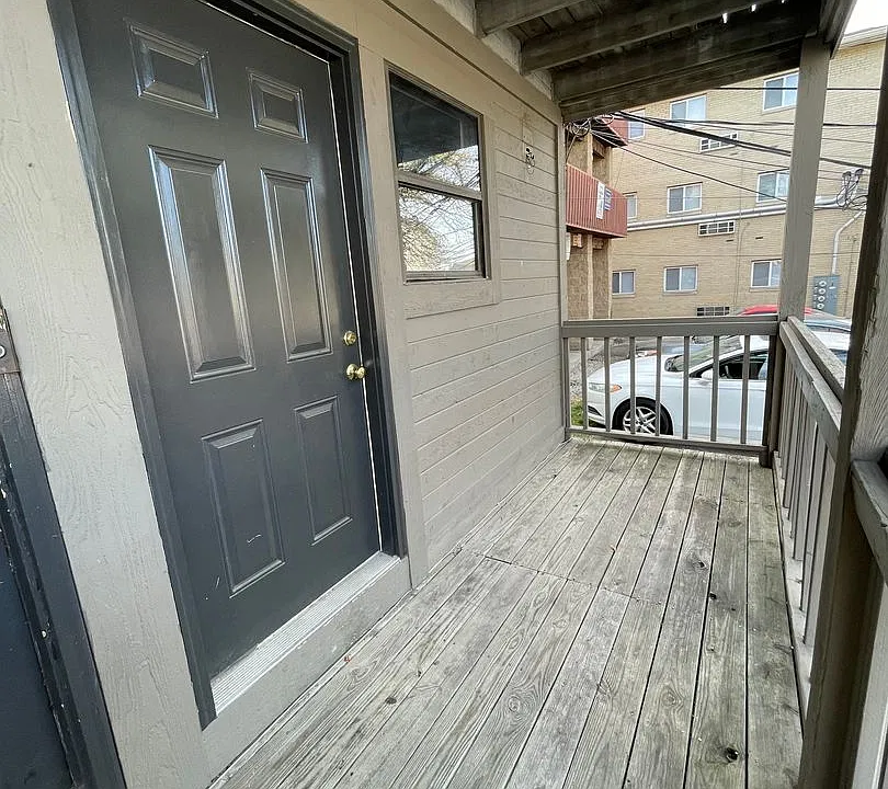 72 Chittenden Ave