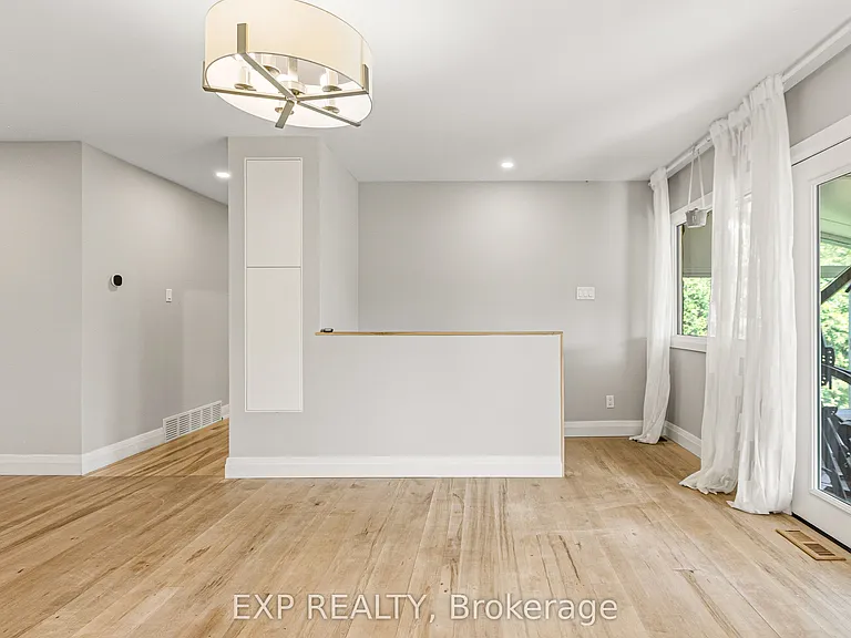 10 Queen Anne Cres — Photo 20