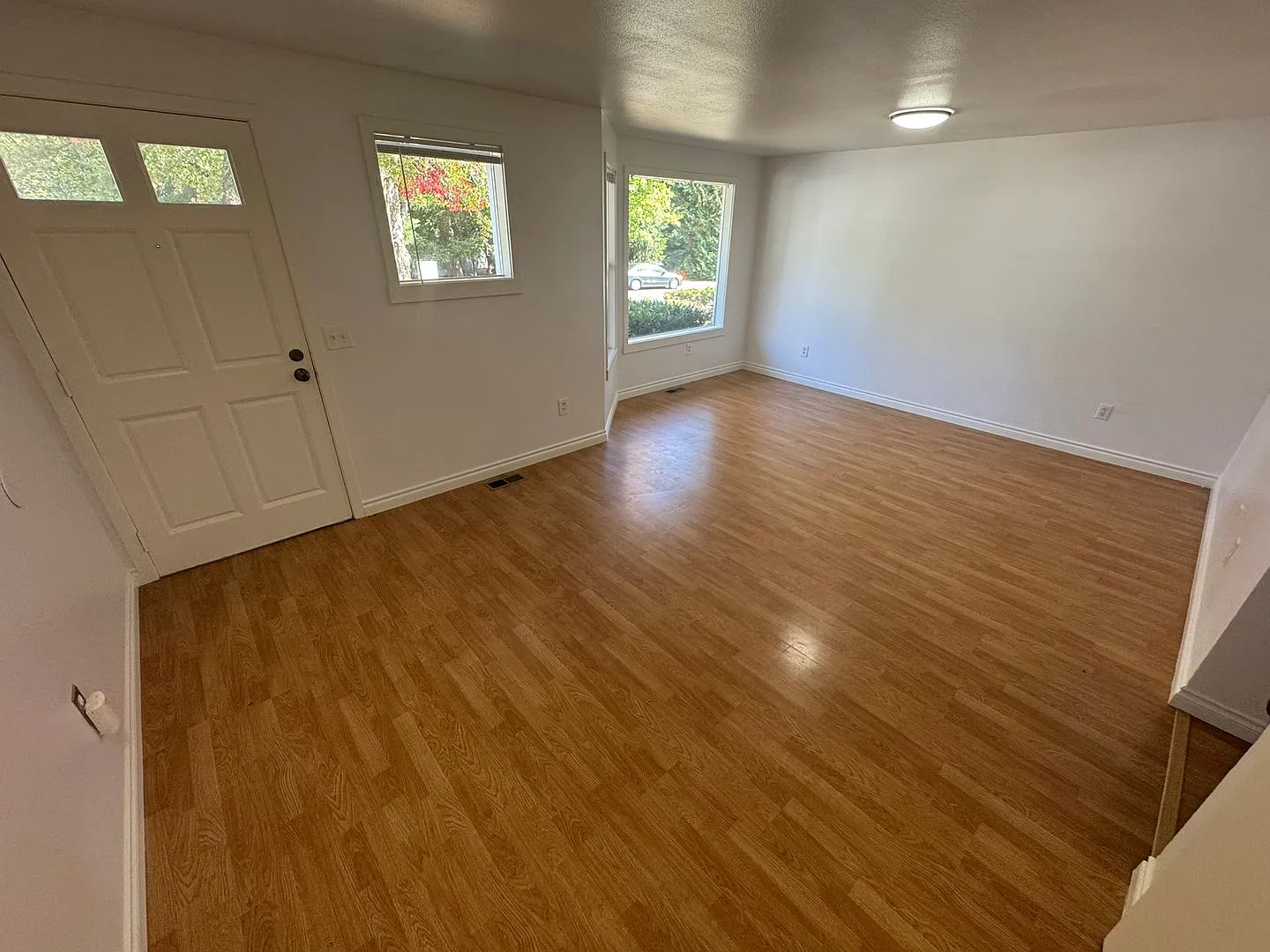 3Bd/1.5Ba Sammamish Townhome — Photo 2