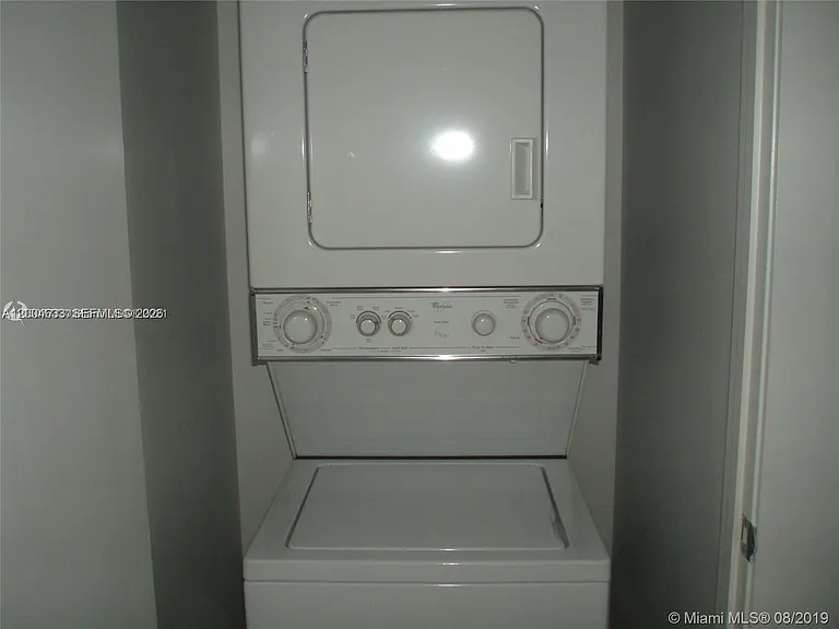 1060 Brickell Ave #1409 — Photo 11