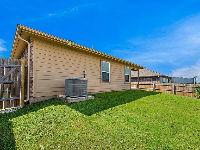 5916 Montrelia Dr — Photo 30