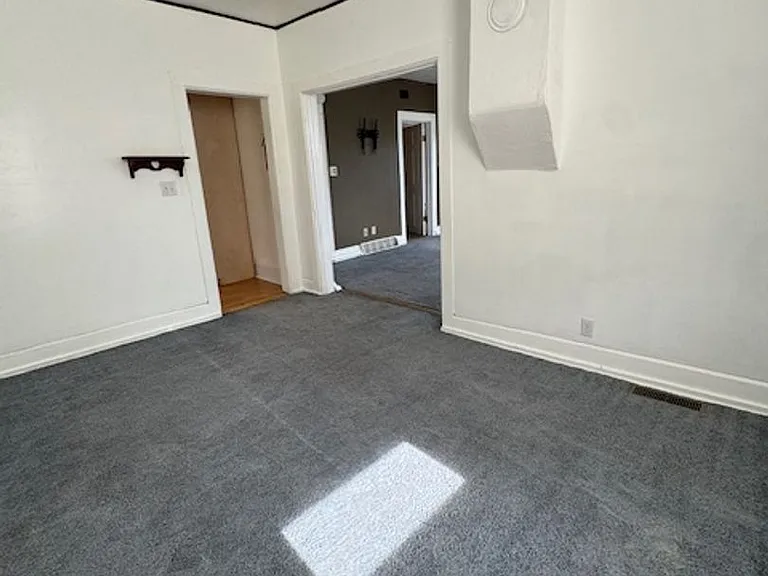 102 2nd Ave NW — Photo 3