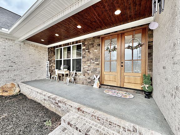 2nd image of 501 Chestnut Grove Rd