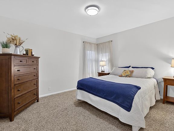4th image of 707 W Alcott Ave