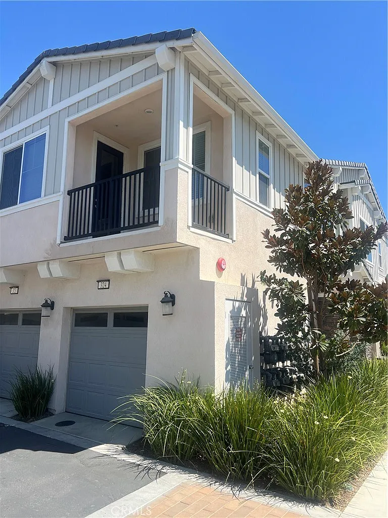 1 bed, 1.5 bath, 854 sqft, $2,700 — Photo 3