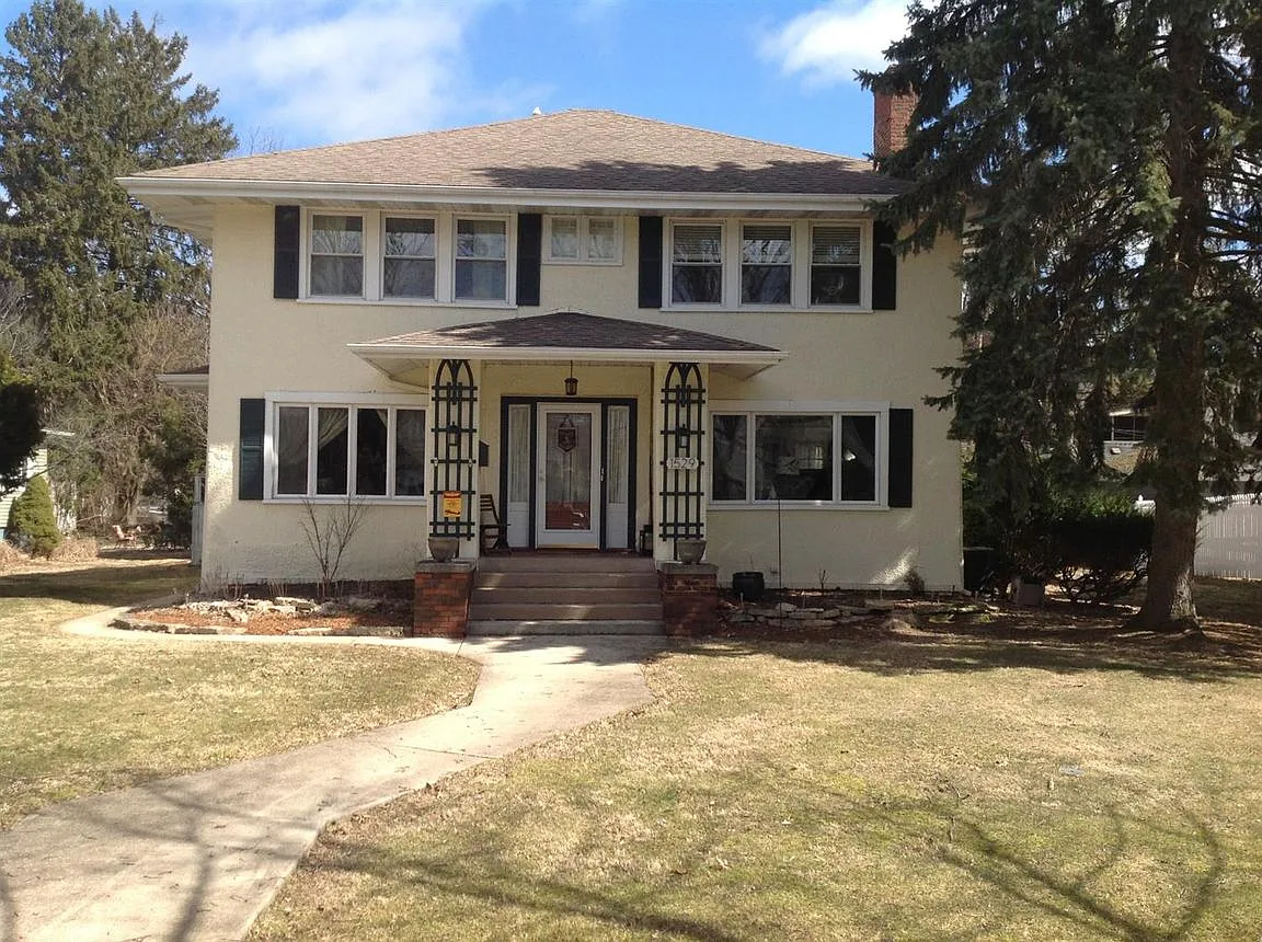 1529 Michigan Ave photo 1