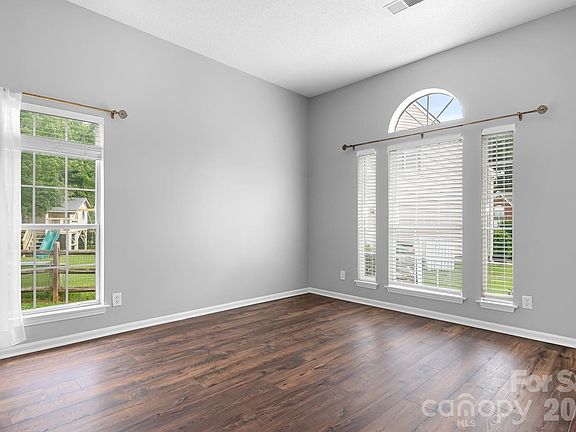 4th image of 8940 Raven Park Dr