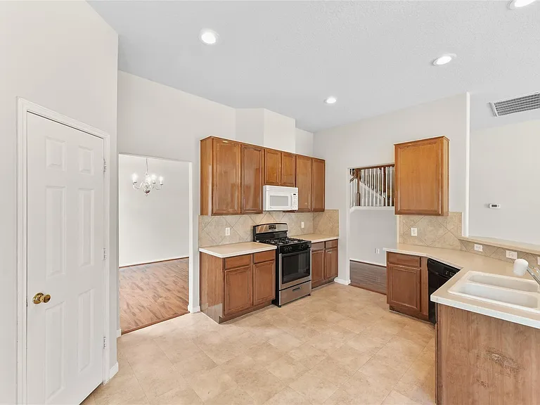 18223 Maple Arbor Ct — Photo 5