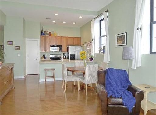 5th image of 72 Ashland St APT 201