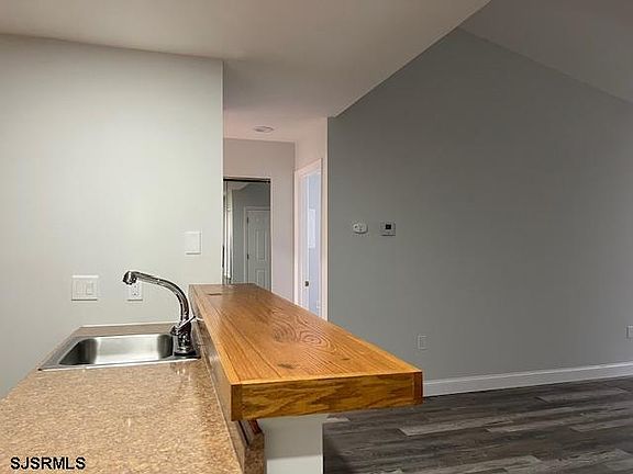 4th image of 19 Chesapeake Dr #19