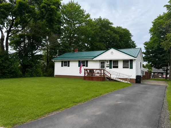 25 1/2 Elm Street, East Millinocket, ME 04430