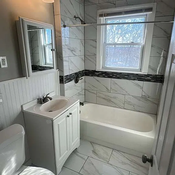 292 Burnside Ave #3 — Photo 3