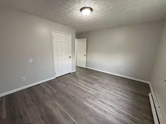 4th image of 208 Ferguson Ln #A
