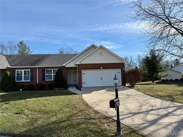 3300 Colby Ct, Swansea, IL 62226