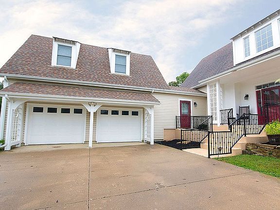 Studio Apt Above Garage