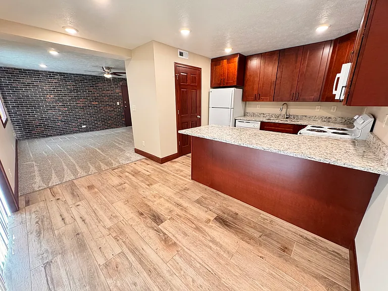 4402 S 27th St #6 — Photo 3