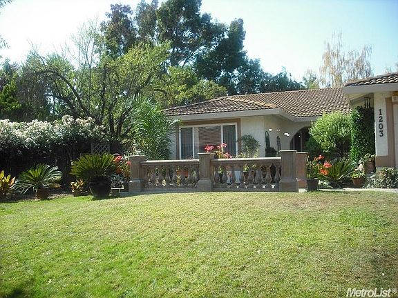 2nd image of 1203 Squire Ct