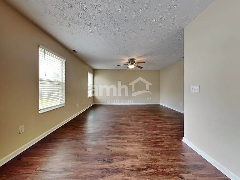 1291 Shannon Ln — Photo 4