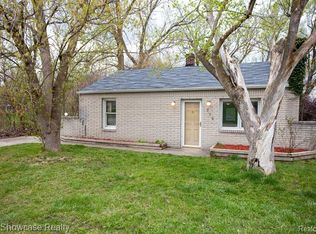 315 Common St, Walled Lake, MI 48390