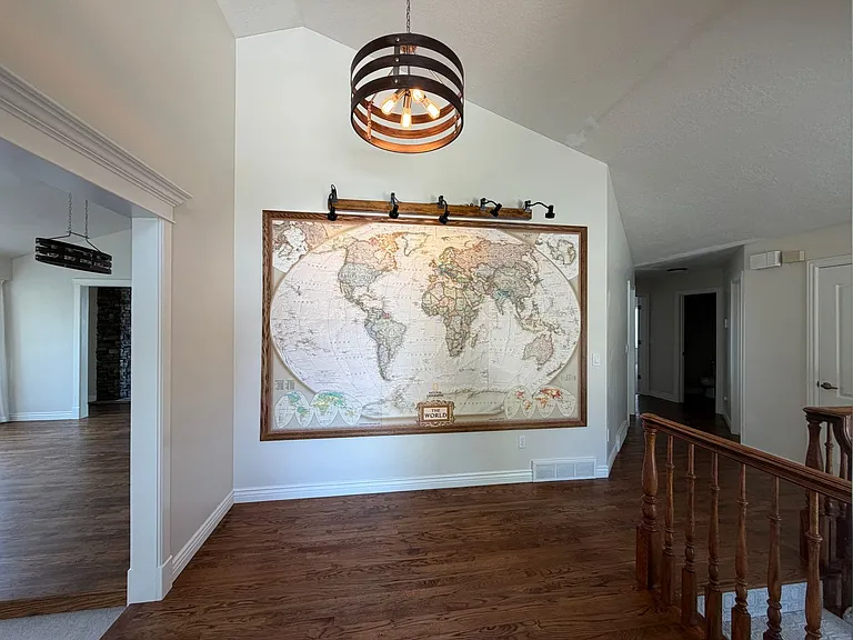 1835 N Beechwood Dr — Photo 2
