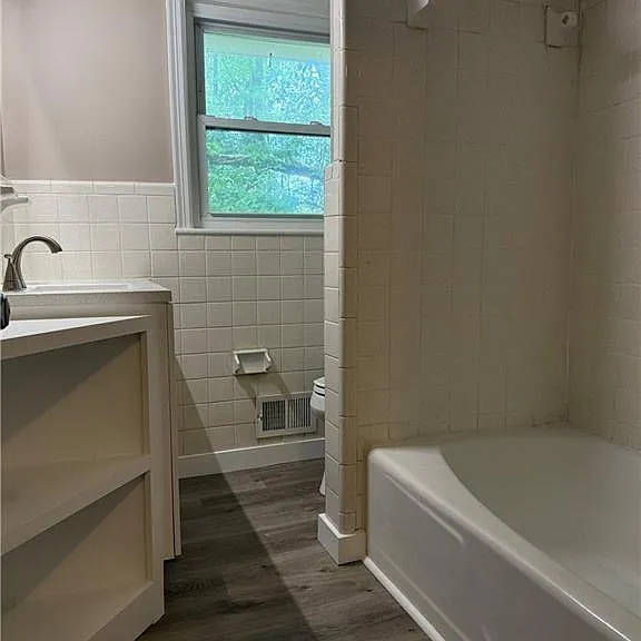 782 Prince Ave — Photo 9