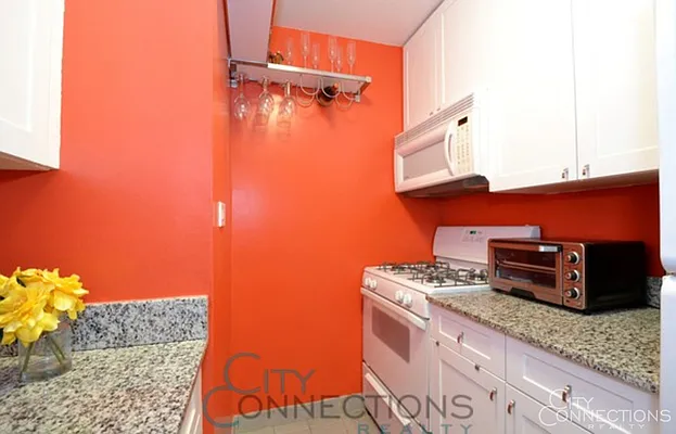 Rented by City Connections Realty | media 14