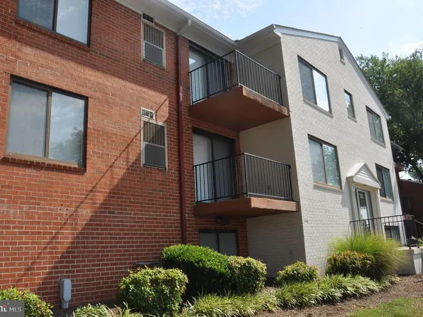 125L Clubhouse Dr SW Unit 8, Leesburg, VA 20175