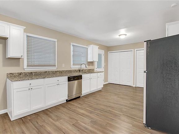 4th image of 6104 Hillandale Dr