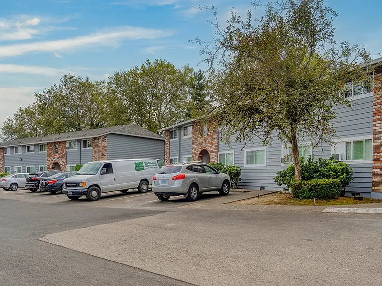 Stafford Court Apartments — Photo 23