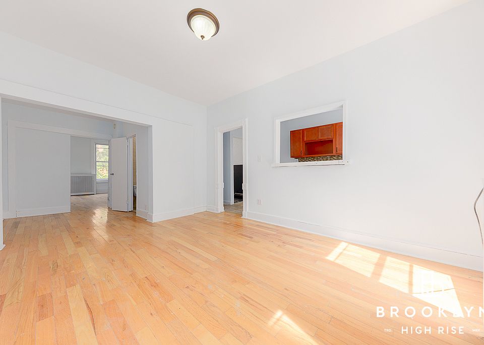 1st image of 22 Arion Pl Floor 2