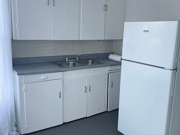 5th image of 615 Eppley Ave