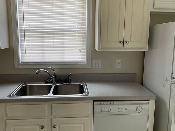 4th image of 410 Wimmer St