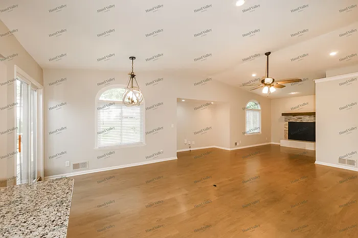 9802 England Dr — Photo 5