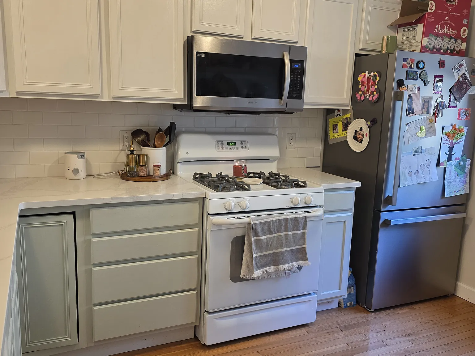 2 bed, 1100 sqft, $2,300 — Photo 3