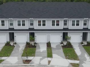 709 Holly Lakes Dr, Orange Park, FL 32073