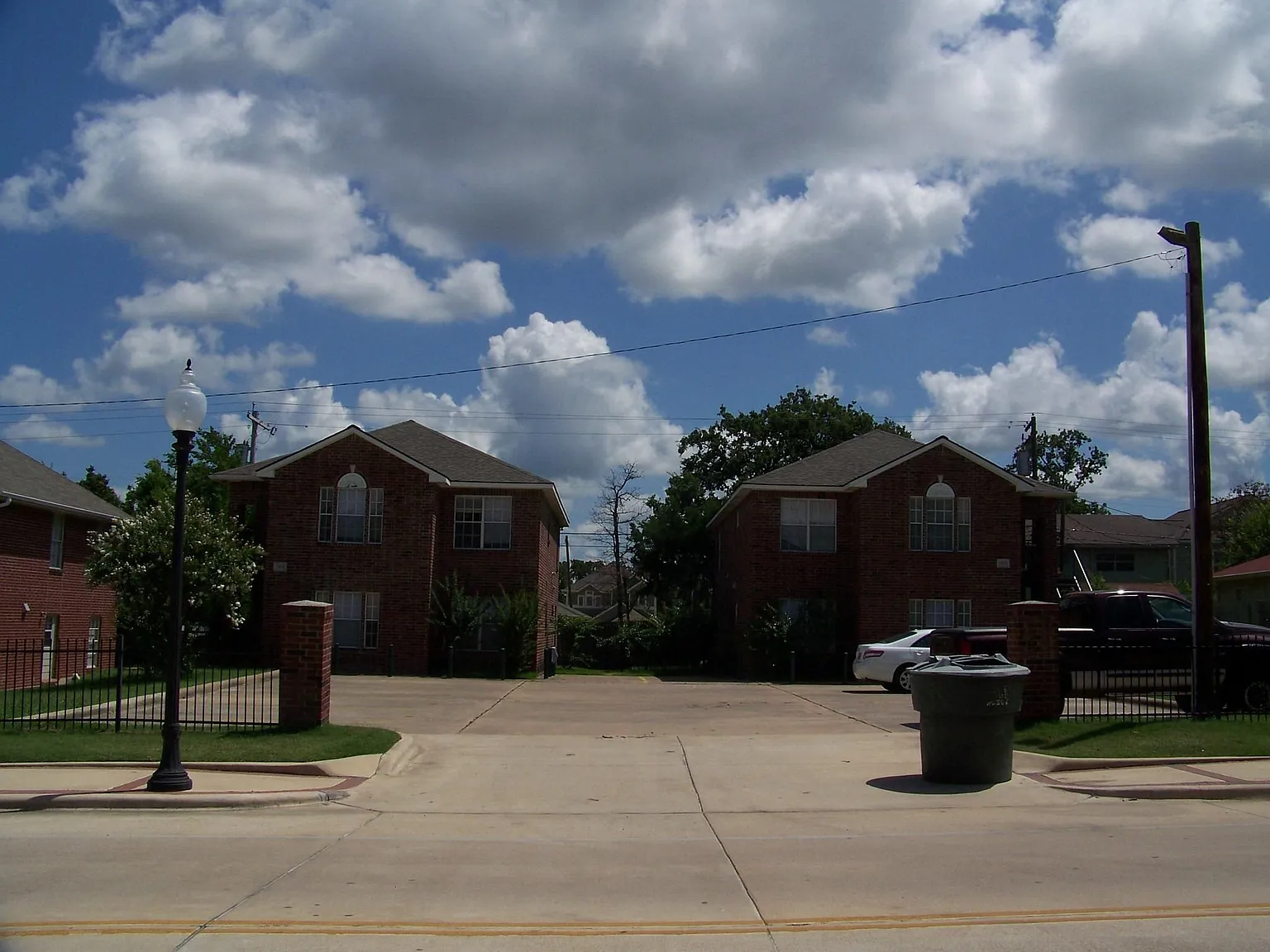 3 bed, 2.0 bath, 2572 sqft, $1,700 — Photo 2