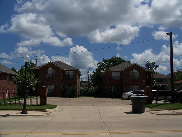 3901 College Main St #B — Photo 2