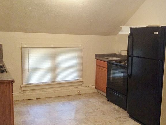 4th image of 301 1/2 S 10th St