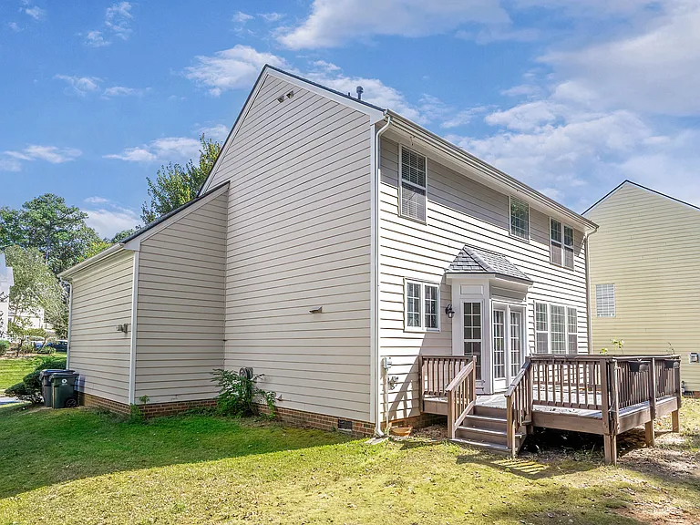 2103 Templeton Gap Dr — Photo 40