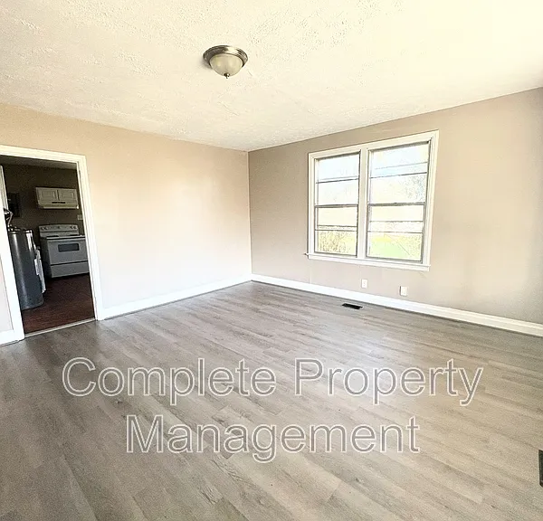 3212 Avenue G — Photo 2