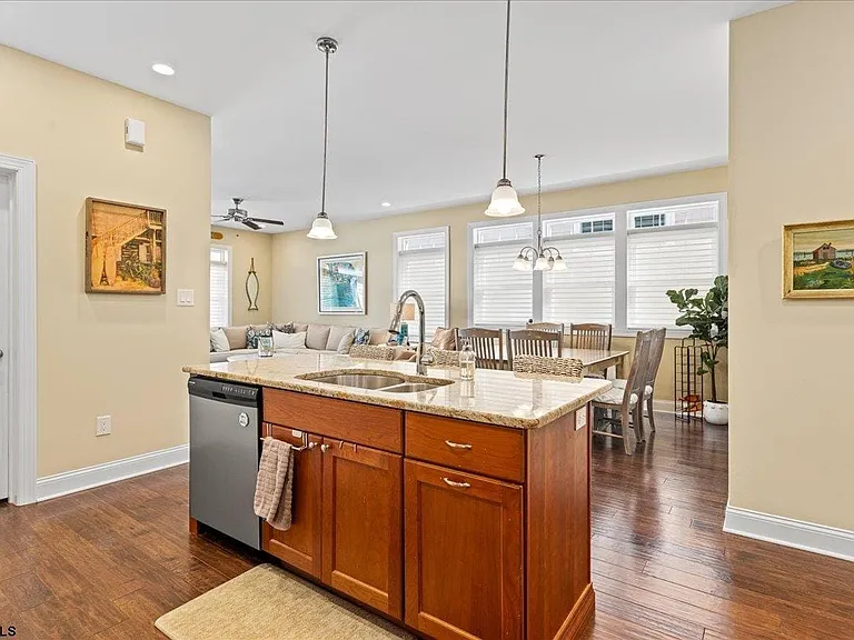 16 S Decatur Ave — Photo 15