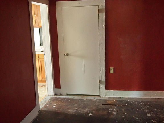 5th image of 1726 W 10th St