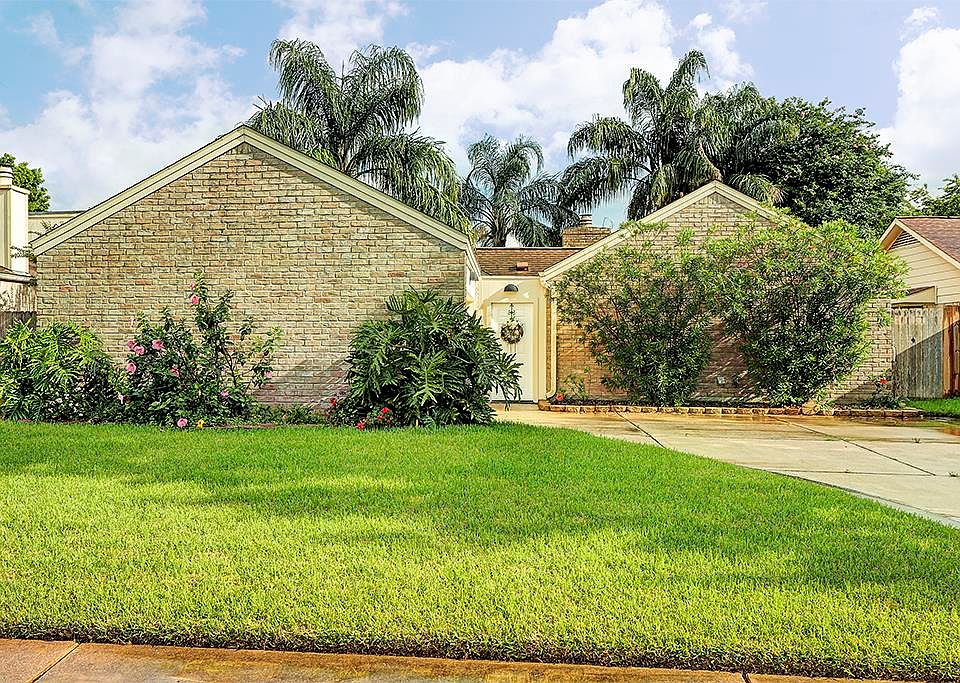 1st image of 810 Halewood Dr