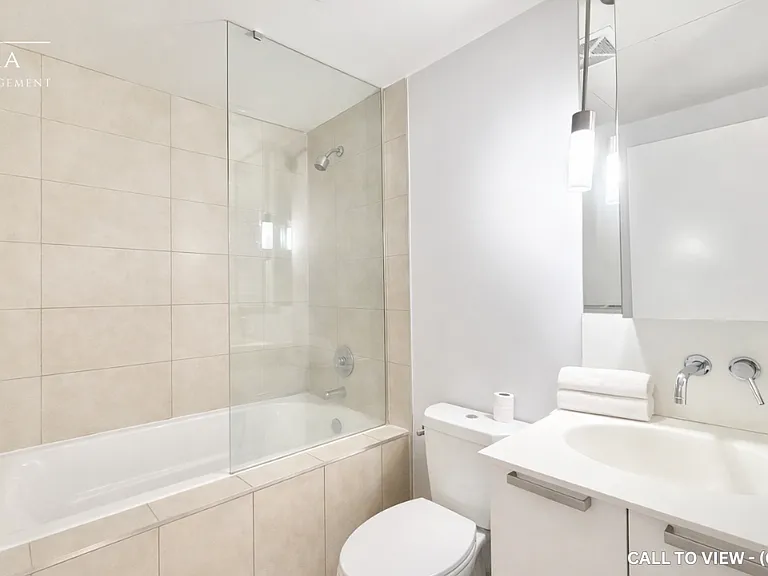 650 King St W #504 — Photo 8