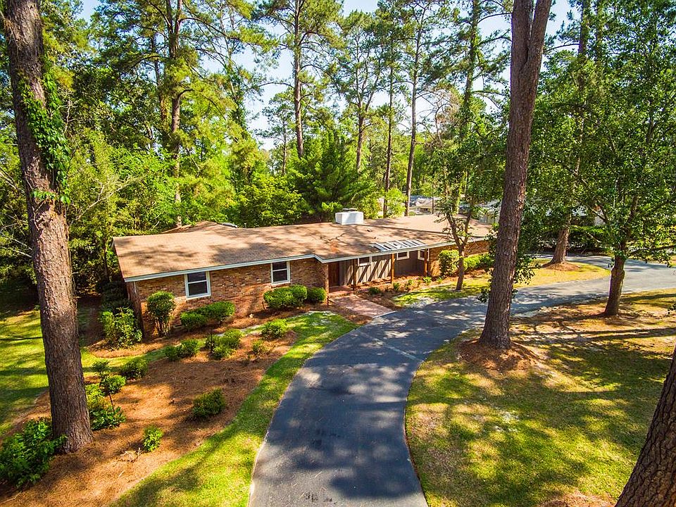 1st image of 2416 Briarwood Dr