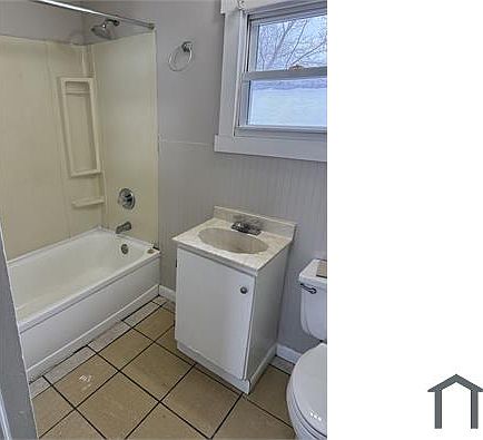 5th image of 728 Hardy Ave #2