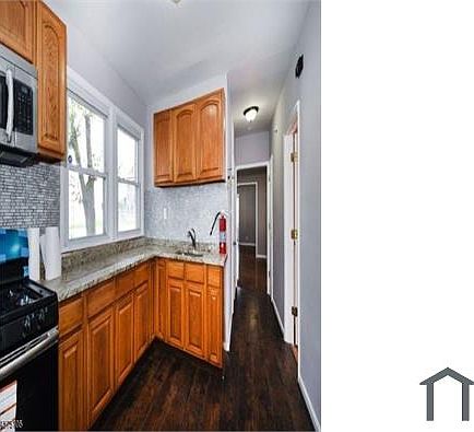 1st image of 14 Silver St Floor 1