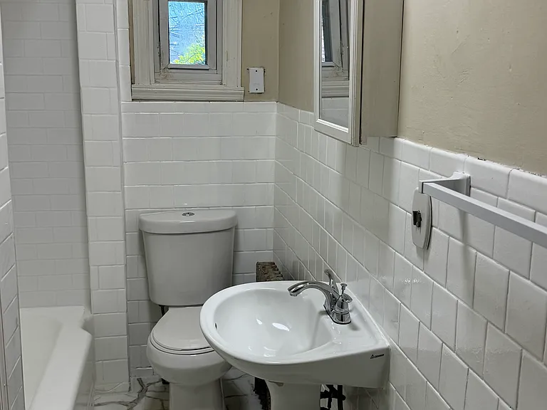 23 S Stricker St #1R — Photo 2